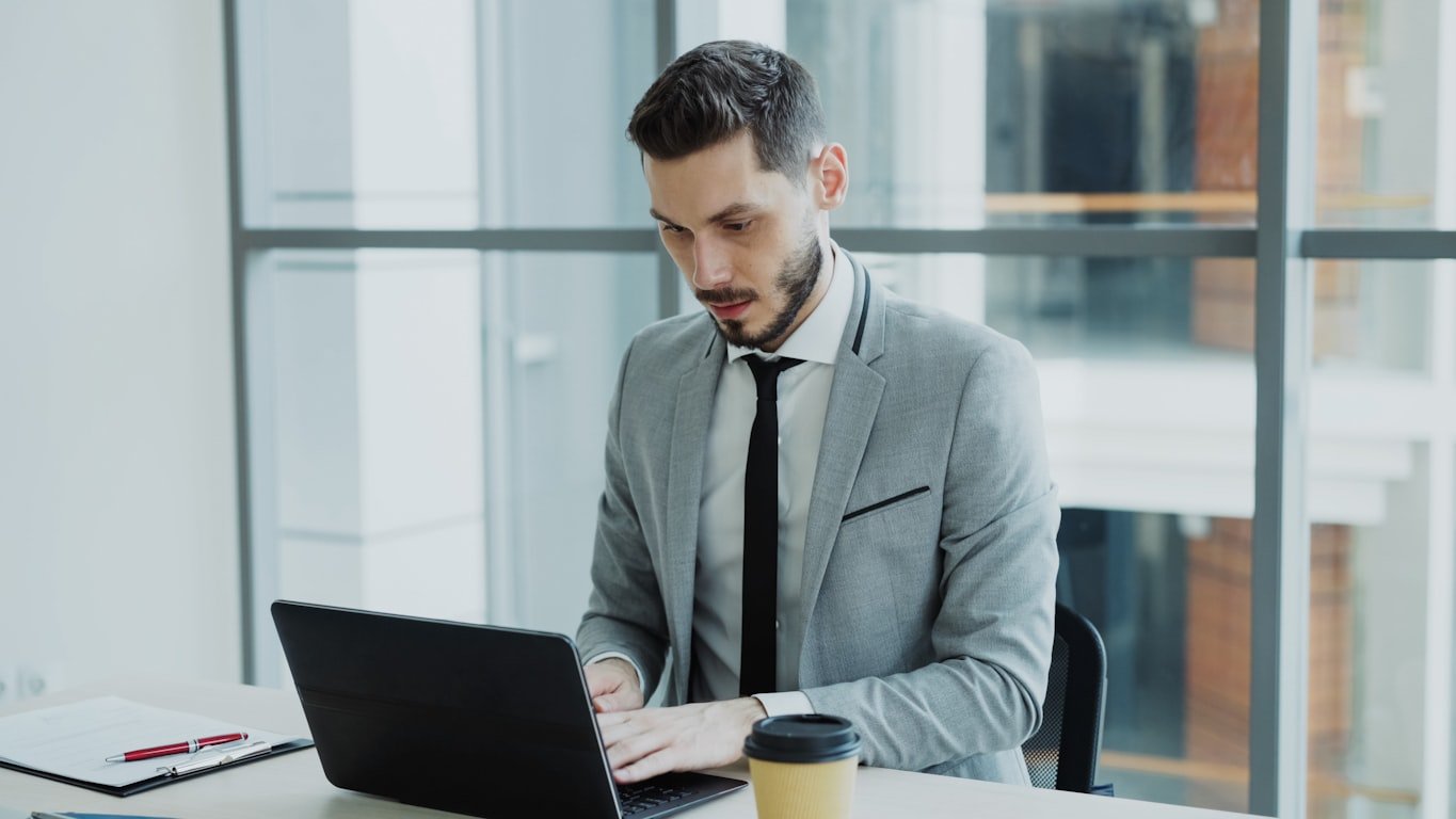 Why Your Business in Lebanon Should Never Use Gmail for Client Quotes